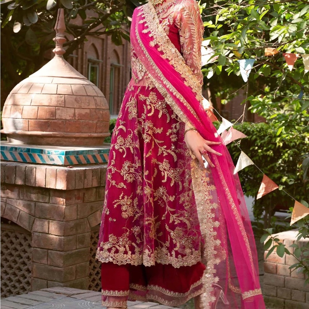 Pakistani dress full embroidered 3 piece once worn Magenta (L)